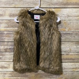 NWOT: CHILDREN’S PLACE: Faux Fur Vest AE020